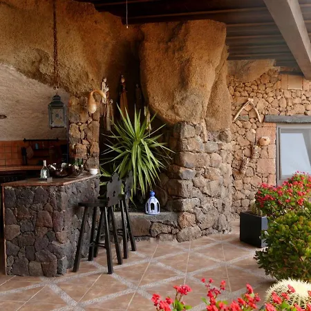 Villa Castillo Lanzarote Sophie - Luxury -sleep In A Volcanic Cave With Heated Pool