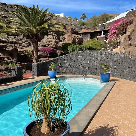Castillo Lanzarote Sophie - Luxury -sleep In A Volcanic Cave With Heated Pool