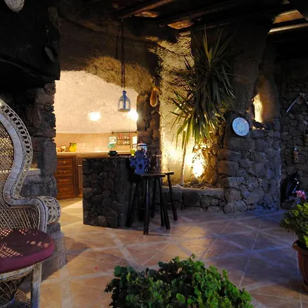 Villa Castillo Lanzarote Sophie - Luxury -sleep In A Volcanic Cave With Heated Pool *