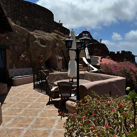Castillo Lanzarote Sophie - Luxury -sleep In A Volcanic Cave With Heated Pool