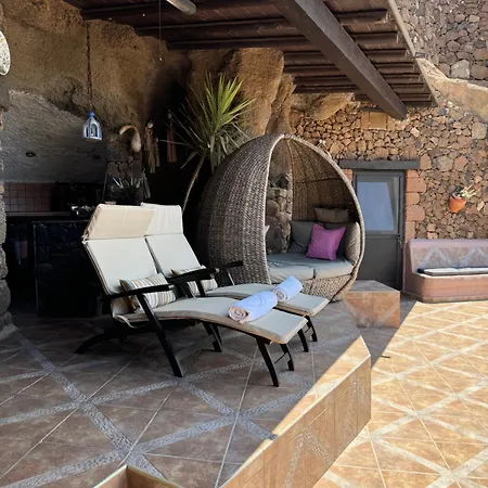Βίλα Castillo Lanzarote Sophie - Luxury -sleep In A Volcanic Cave With Heated Pool