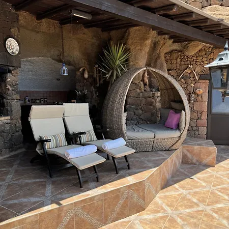 Βίλα Castillo Lanzarote Sophie - Luxury -sleep In A Volcanic Cave With Heated Pool Tías