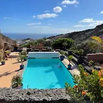 Вилла Castillo Lanzarote Sophie - Luxury -sleep In A Volcanic Cave With Heated Pool