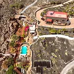 Вилла Castillo Lanzarote Sophie - Luxury -sleep In A Volcanic Cave With Heated Pool Тиас