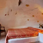 Вилла Castillo Lanzarote Sophie - Luxury -sleep In A Volcanic Cave With Heated Pool