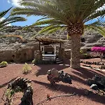 Вилла Castillo Lanzarote Sophie - Luxury -sleep In A Volcanic Cave With Heated Pool