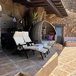 Вилла Castillo Lanzarote Sophie - Luxury -sleep In A Volcanic Cave With Heated Pool