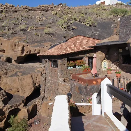 Castillo Lanzarote Sophie - Luxury -sleep In A Volcanic Cave With Heated Pool ヴィラ ティアス
