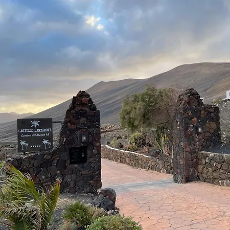 Castillo Lanzarote Sophie - Luxury -sleep In A Volcanic Cave With Heated Pool Villa Tias