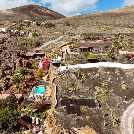 Castillo Lanzarote Sophie - Luxury -sleep In A Volcanic Cave With Heated Pool Villa Tias