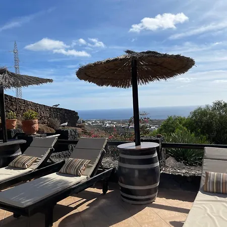 ヴィラ Castillo Lanzarote Sophie - Luxury -sleep In A Volcanic Cave With Heated Pool *