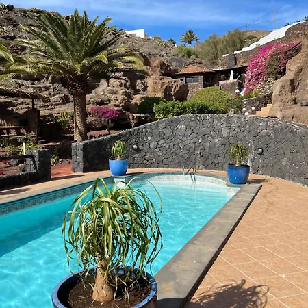 Villa Castillo Lanzarote Sophie - Luxury -sleep In A Volcanic Cave With Heated Pool Tias