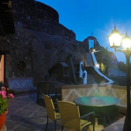 Castillo Lanzarote Sophie - Luxury -sleep In A Volcanic Cave With Heated Pool Tias