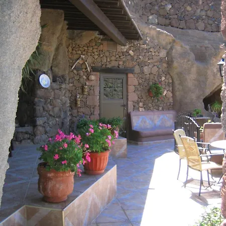 Villa Castillo Lanzarote Sophie - Luxury -sleep In A Volcanic Cave With Heated Pool Tias