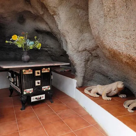 Castillo Lanzarote Sophie - Luxury -sleep In A Volcanic Cave With Heated Pool * ティアス