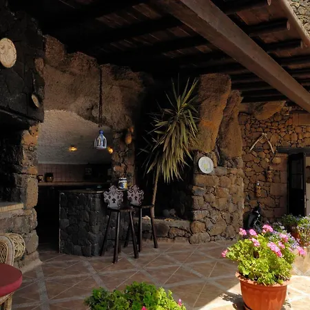 Villa Castillo Lanzarote Sophie - Luxury -sleep In A Volcanic Cave With Heated Pool Tias