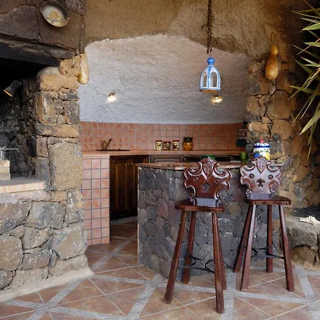 Castillo Lanzarote Sophie - Luxury -sleep In A Volcanic Cave With Heated Pool Villa Tias
