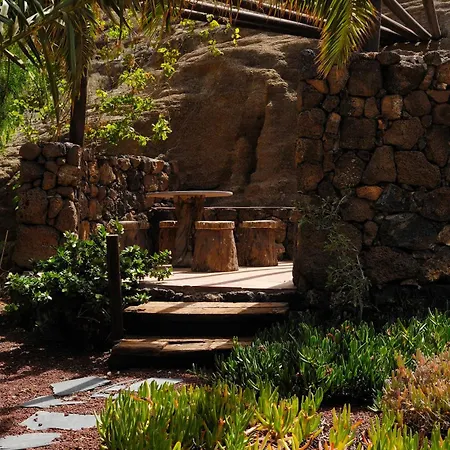 Castillo Lanzarote Sophie - Luxury -sleep In A Volcanic Cave With Heated Pool ティアス