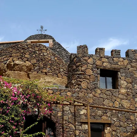 Castillo Lanzarote Sophie - Luxury -sleep In A Volcanic Cave With Heated Pool * Tias