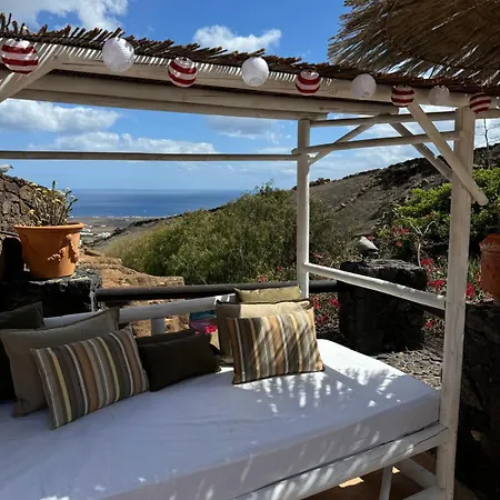ヴィラ Castillo Lanzarote Sophie - Luxury -sleep In A Volcanic Cave With Heated Pool ティアス