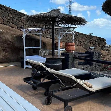 Castillo Lanzarote Sophie - Luxury -sleep In A Volcanic Cave With Heated Pool Tias