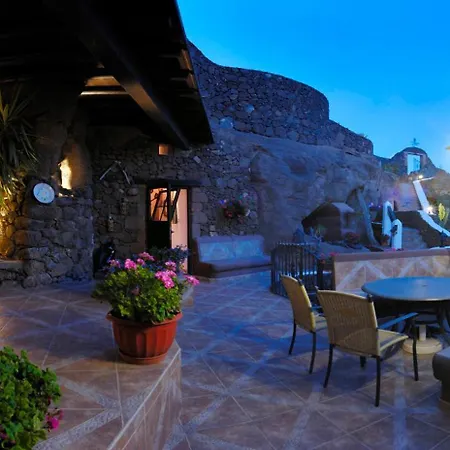 Castillo Lanzarote Sophie - Luxury -sleep In A Volcanic Cave With Heated Pool ヴィラ *