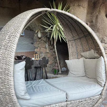 ヴィラ Castillo Lanzarote Sophie - Luxury -sleep In A Volcanic Cave With Heated Pool