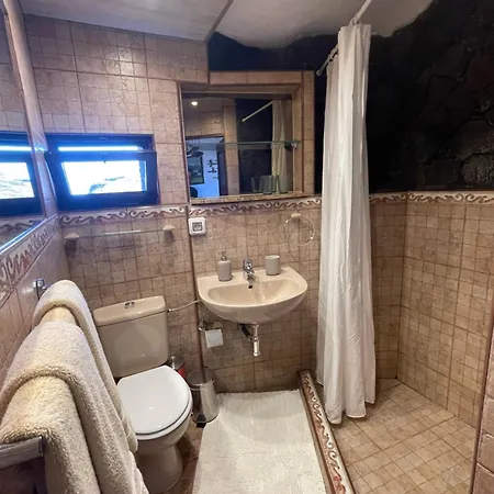 Castillo Lanzarote Sophie - Luxury -sleep In A Volcanic Cave With Heated Pool Tias