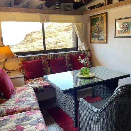 ヴィラ Castillo Lanzarote Sophie - Luxury -sleep In A Volcanic Cave With Heated Pool ティアス