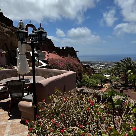 Castillo Lanzarote Sophie - Luxury -sleep In A Volcanic Cave With Heated Pool Villa Tías