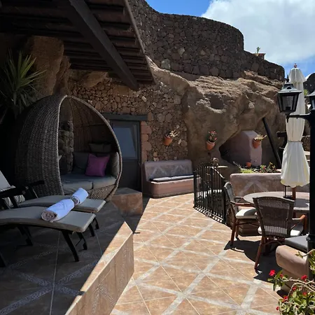 Castillo Lanzarote Sophie - Luxury -sleep In A Volcanic Cave With Heated Pool * Tias