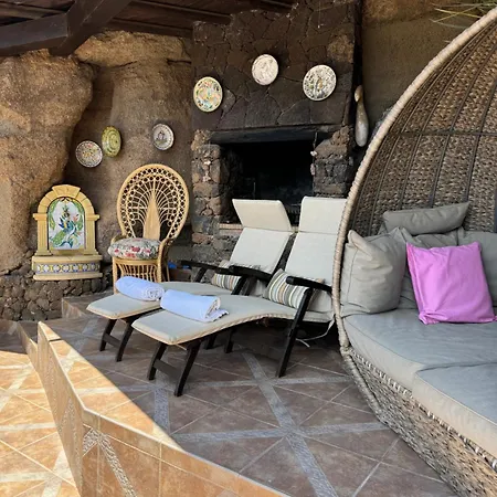Castillo Lanzarote Sophie - Luxury -sleep In A Volcanic Cave With Heated Pool