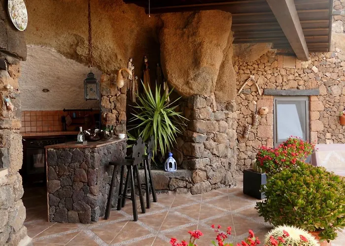 Villa Castillo Lanzarote Sophie - Luxury -sleep In A Volcanic Cave With Heated Pool