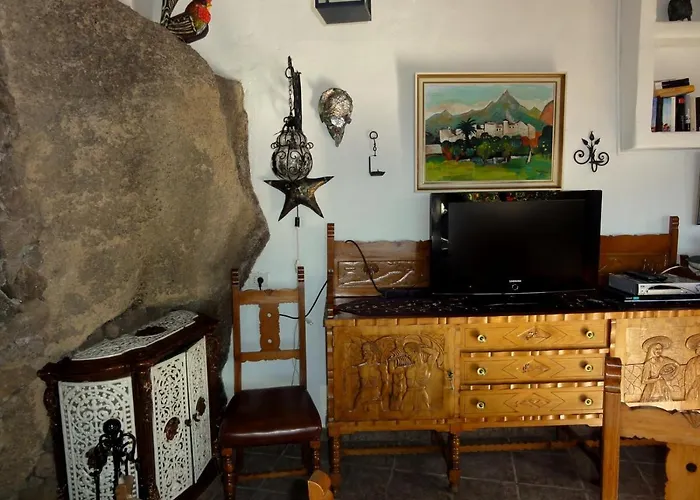 Castillo Lanzarote Sophie - Luxury -sleep In A Volcanic Cave With Heated Pool