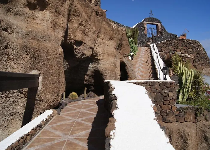 Villa Castillo Lanzarote Sophie - Luxury -sleep In A Volcanic Cave With Heated Pool Tías