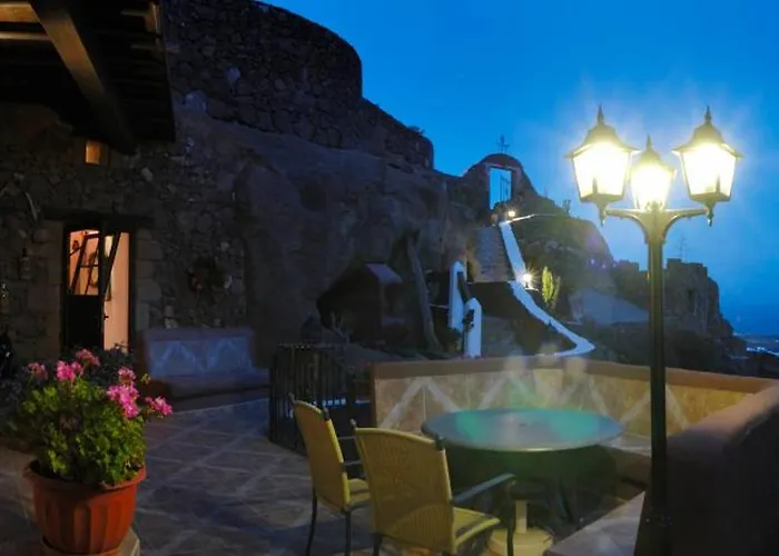 Castillo Lanzarote Sophie - Luxury -sleep In A Volcanic Cave With Heated Pool Tías