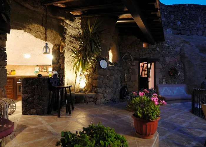 Villa Castillo Lanzarote Sophie - Luxury -sleep In A Volcanic Cave With Heated Pool Tías