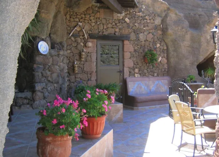 Villa Castillo Lanzarote Sophie - Luxury -sleep In A Volcanic Cave With Heated Pool Tías