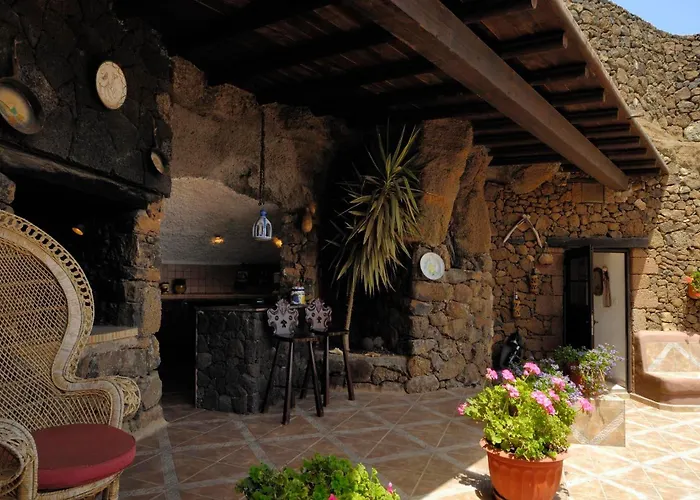 Villa Castillo Lanzarote Sophie - Luxury -sleep In A Volcanic Cave With Heated Pool Tías