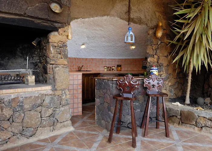 Castillo Lanzarote Sophie - Luxury -sleep In A Volcanic Cave With Heated Pool Villa Tías