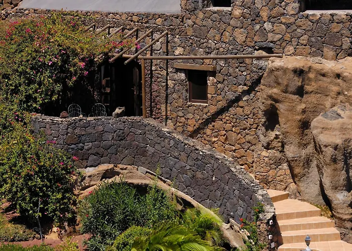 Castillo Lanzarote Sophie - Luxury -sleep In A Volcanic Cave With Heated Pool