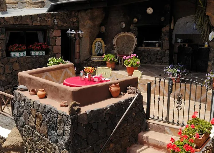 Villa Castillo Lanzarote Sophie - Luxury -sleep In A Volcanic Cave With Heated Pool Tías