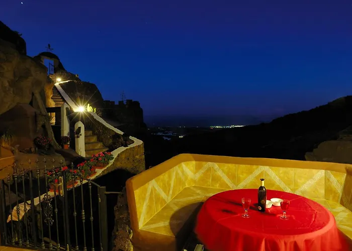 Castillo Lanzarote Sophie - Luxury -sleep In A Volcanic Cave With Heated Pool