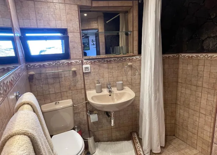 Castillo Lanzarote Sophie - Luxury -sleep In A Volcanic Cave With Heated Pool Tías