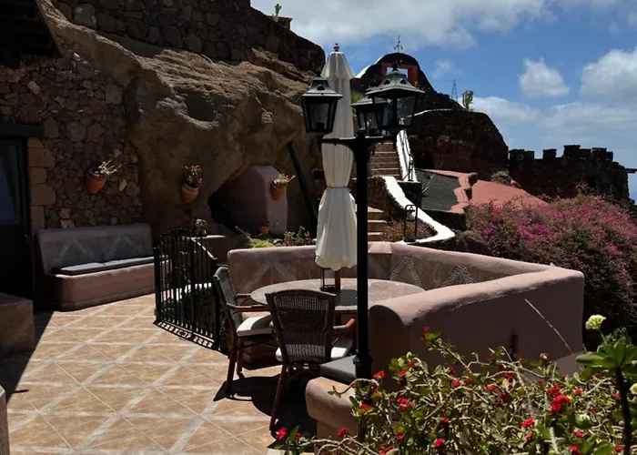 Castillo Lanzarote Sophie - Luxury -sleep In A Volcanic Cave With Heated Pool