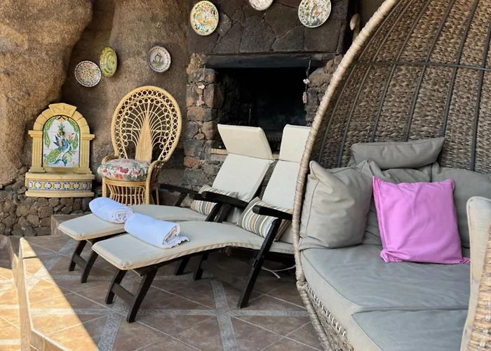 Castillo Lanzarote Sophie - Luxury -sleep In A Volcanic Cave With Heated Pool