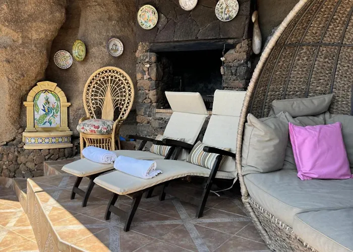 Castillo Lanzarote Sophie - Luxury -sleep In A Volcanic Cave With Heated Pool