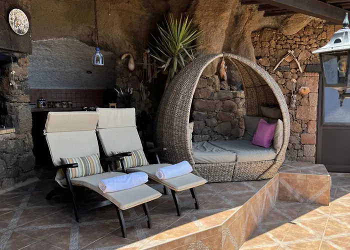 Villa Castillo Lanzarote Sophie - Luxury -sleep In A Volcanic Cave With Heated Pool Tías