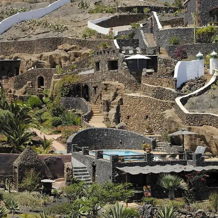 빌라 Castillo Lanzarote Sophie - Luxury -sleep In A Volcanic Cave With Heated Pool *