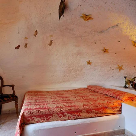 빌라 Castillo Lanzarote Sophie - Luxury -sleep In A Volcanic Cave With Heated Pool